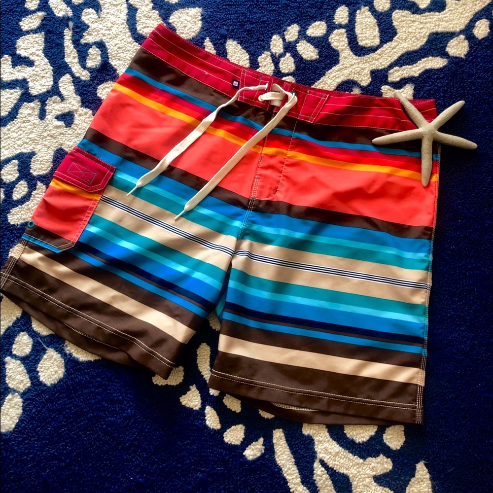 The perfect Men’s Sperry Swim Trunks 🌊⛵️